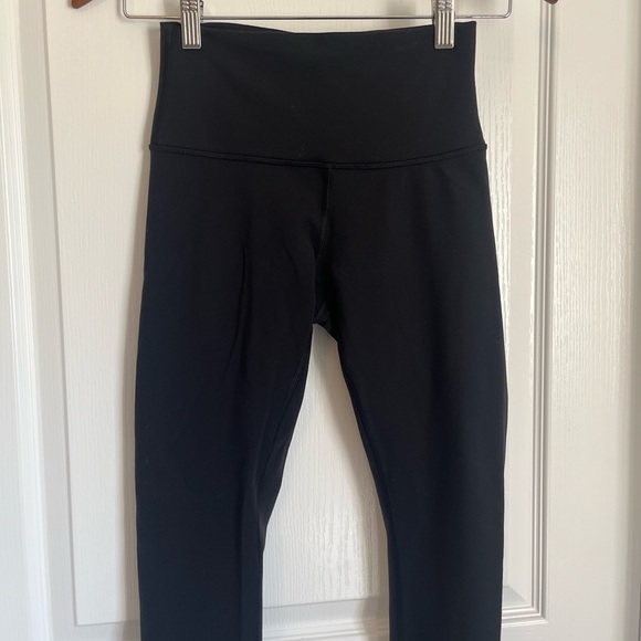 WOMENS SIZE 4 LULULEMON PANT - Picture 2 of 4